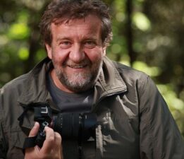 Çoşkun Aral Kimdir