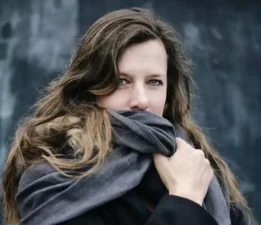 Julia Fullerton-Batten Biyografisi